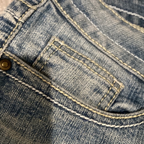 a.n.a - A NEW APPROACH Distressed Capri Jeans - Picture 6 of 10